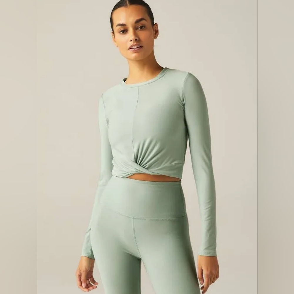 Featherweight Center Stage Cropped Long Sleeve Pullover Medium